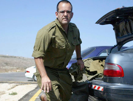 חייל מילואים מעמיס תא מטען(getty images)