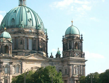 www.visitberlin.de(לשכת התיירות של ברלין)