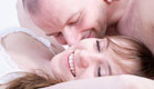 צוחקת בסקס (צילום: istockphoto)
