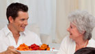 ארוחה משפחתית (צילום: istockphoto ,istockphoto)