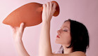 שופכת מים (צילום: istockphoto ,istockphoto)