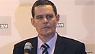 שלמה ינאי פורש, היום במסיבת העיתונאים (צילום: חדשות 2)