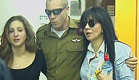 אתי דודאי וילדיה, היום לאחר קבלת הבשורה המרה (צילום: חדשות 2)