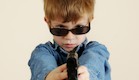 ילד משחק באקדח צעצוע (צילום: אימג'בנק / Thinkstock)