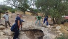 חוסמים בורות במערת לוזית