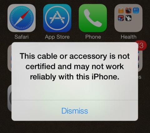 האזהרה בחיבור מטען מזויף ל-iOS 7