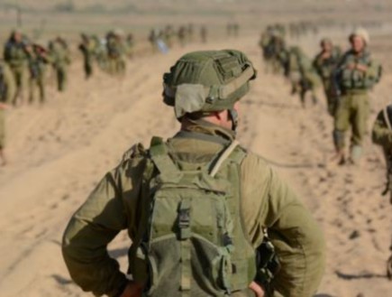 מפקד מול חיילים בשטח מפקד מול חיילים בשטח