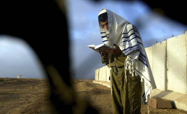 חייל מתפלל אילוסטרציה חייל מתפלל אילוסטרציה