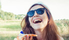 אישה אוכלת פיצה (צילום: tanja-vashchuk, Shutterstock)