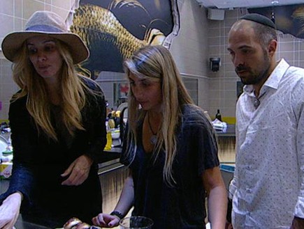 אורנה, מעיין ואביחי במטבח (צילום: האח הגדול 24/7 ,האח הגדול 24/7)