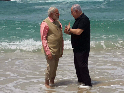 נתניהו ומודי בחוף אולגה (צילום: לע"מ) נתניהו ומודי בחוף אולגה (צילום: לע"מ)