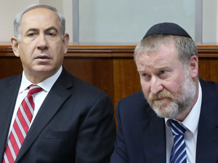 לא בטוח שהחשד הוא שוחד. נתניהו ומנדלבליט (צילום: מארק ישראל סאלם, FLASH 90) לא בטוח שהחשד הוא שוחד. נתניהו ומנדלבליט (צילום: מארק ישראל סאלם, FLASH 90)