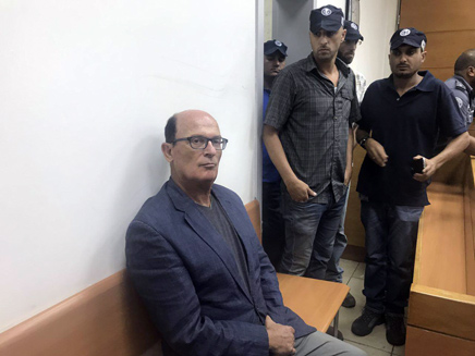 נחקר שוב. אבריאל בר יוסף (צילום: חדשות 2) נחקר שוב. אבריאל בר יוסף (צילום: חדשות 2)