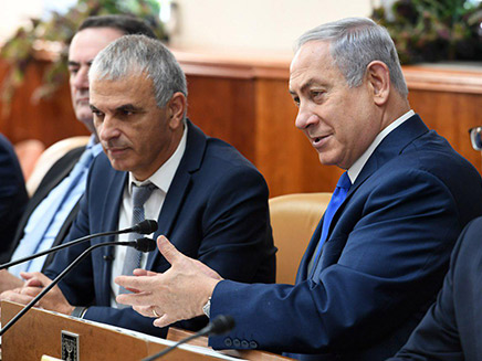נתניהו וכחלון בישיבת ממשלה. (צילום: קובי גדעון / לע"מ) נתניהו וכחלון בישיבת ממשלה. (צילום: קובי גדעון / לע"מ)