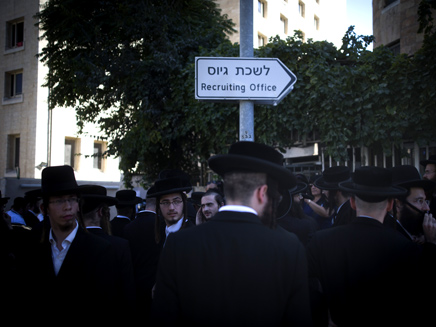 הרב כהן: "לא נשלח אף אחד לצבא" הרב כהן: "לא נשלח אף אחד לצבא"