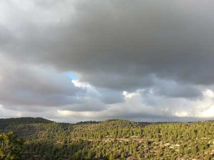 היום יהיה מעונן חלקית וקריר היום יהיה מעונן חלקית וקריר