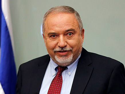 "לא נשב עם חרדים ומשיחיים" "לא נשב עם חרדים ומשיחיים"