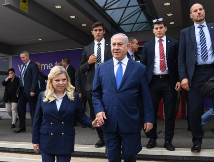 רה"מ נתניהו ורעייתו עם שובם מלונדון רה"מ נתניהו ורעייתו עם שובם מלונדון