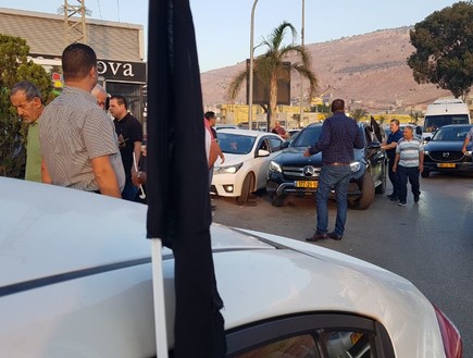 שיירת רכבים של החברה הערבית בדרכה לירושלים שיירת רכבים של החברה הערבית בדרכה לירושלים