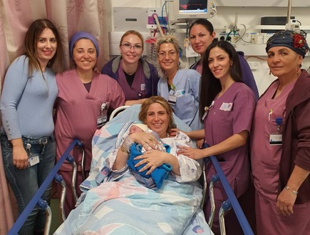מורן דדון משדרות יחד עם הצוות הרפואי בברזילי מורן דדון משדרות יחד עם הצוות הרפואי בברזילי