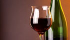 יין ובקבוק (צילום: Shutterstock)