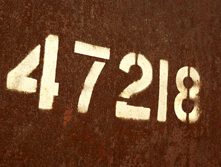 שלט חום עם מס' בית-47218 (צילום: jupiter images)