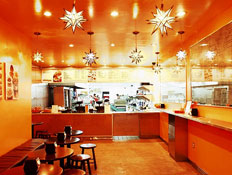 בית קפה צ'יקפי עם כוכבים מהתקרה (צילום: צ'לסי)