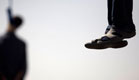 דת נגע עונש מוות-רגליים תלויות באוויר ואדם תלוי (צילום: istockphoto)