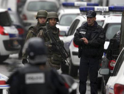 שוטרים בפריז (צילום: רויטרס, רויטרס1)