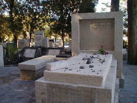 קבר רחל בכנרת (צילום: איל שפירא)