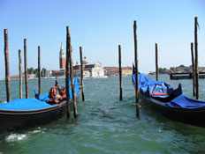 שתי גונדולות בונציה (צילום: סתיו שפיר - לא לשימוש)