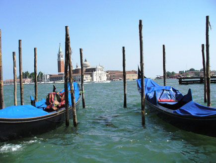 שתי גונדולות בונציה (צילום: סתיו שפיר - לא לשימוש)