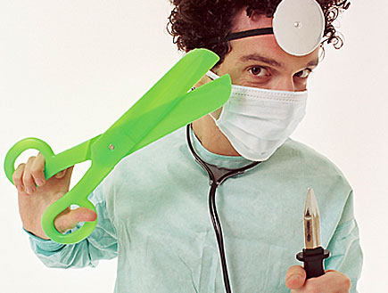רופא עם מספריים (צילום: jupiter images)