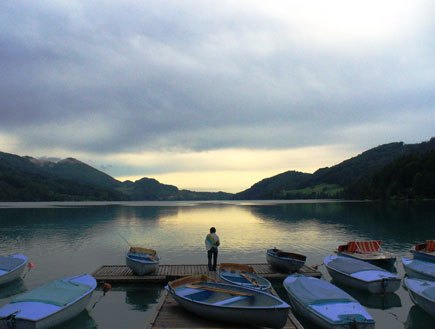 מזח עם סירות באגם באוסטריה (צילום: סתיו שפיר - לא לשימוש)