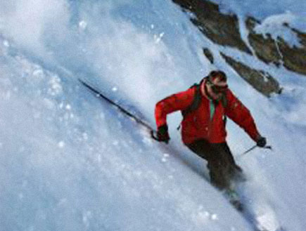 אדם עושה סקי (צילום: mako)