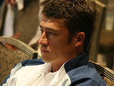 אלכס אברבוך יושב (צילום: אורן אהרוני)