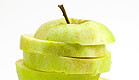 תפוח חתוך (צילום: אור גץ, ShutterStock)