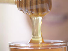 דבש- קלואז אפ כלי עם דבש