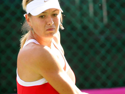 מריה שראפובה במהלך משחק טניס