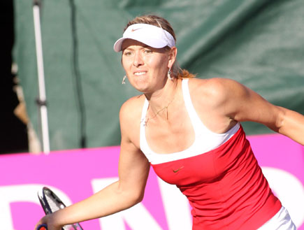 מריה שראפובה במהלך משחק טניס