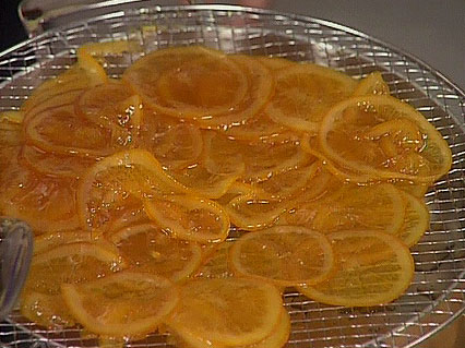 איך עושים תפוזים מסוכרים?2854 (תמונת AVI: אהרוני מבשל לחברים1)