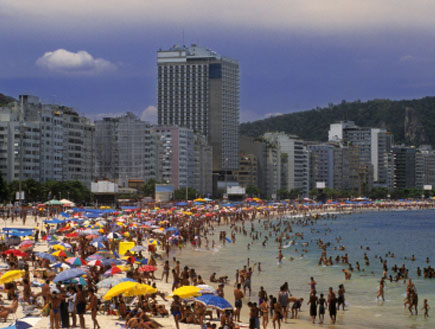 חוף קופקבנה ביום בריו דה ז'נרו ברזיל (צילום: iStock)