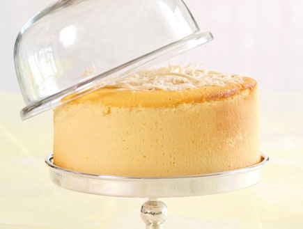 עוגת גבינה דולסה דה לצ'ה בתוך כלי מהודר (צילום: יח"צ)