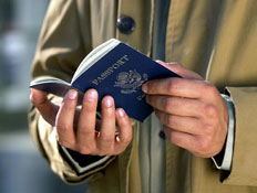 ישראלים בחו"ל -איש מחזיק דרכון