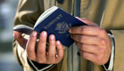 ישראלים בחו"ל -איש מחזיק דרכון