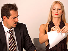 גבר ואישה במשרד (צילום: istockphoto)