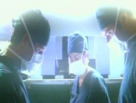 רופאים בחדר ניתוח (תמונת AVI: חדשות)