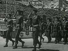 חיילים צועדים במצעד (תמונת AVI: עדי רם, חדשות)