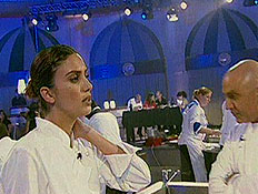 הגב תפוס והאוכל תקוע (תמונת AVI: עדי רם,  תחרות מתכוני השוקולד של עלית)