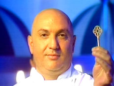 הפיינליסטים מתכננים באופטמיות את עיצוב מסעדת הפרס (תמונת AVI: עדי רם,  תחרות מתכוני השוקולד של עלית)